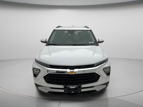 Used 2025 Chevrolet TrailBlazer LT AWD/4WD image 2