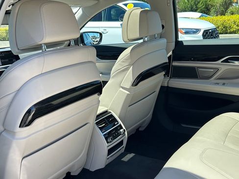 Used 2022 BMW 740i RWD image 27
