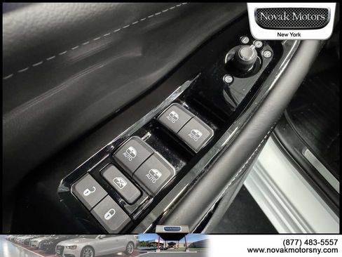 Used 2023 Jeep Grand Cherokee Overland w/ Luxury Tech Group IV AWD/4WD image 20