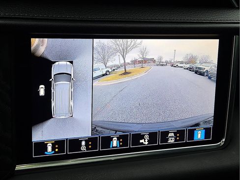 Used 2021 GMC Yukon XL Denali w/ Denali Premium Package image 17