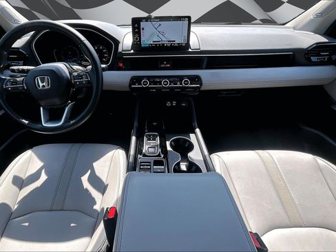 Used 2024 Honda Pilot Touring image 15