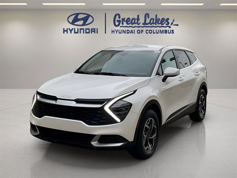 Used 2024 Kia Sportage LX image 1