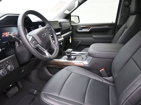 Used 2026 Chevrolet Silverado 1500 RST w/ Z71 Off-Road Package image 12