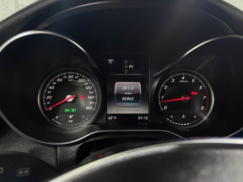 Used 2019 Mercedes-Benz GLC 300 4MATIC w/ AMG Line image 19