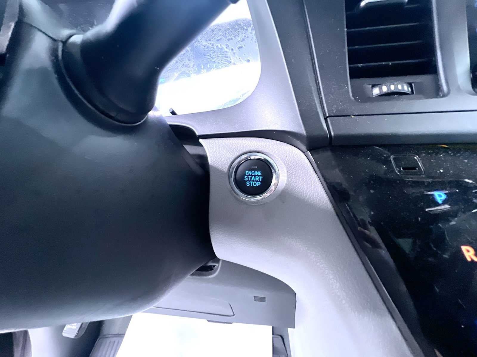 Used 2019 Toyota Sienna XLE w/ XLE Navigation Package FWD image 17