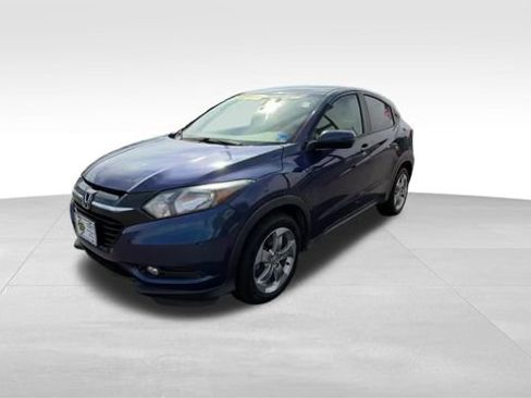 Used 2017 Honda HR-V EX image 2