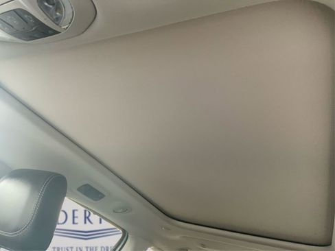 Used 2024 Chrysler Pacifica Limited image 20