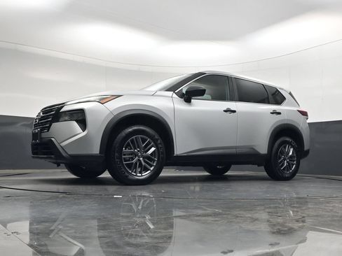 Used 2024 Nissan Rogue S AWD/4WD image 42