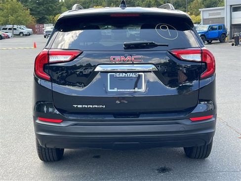 Used 2022 GMC Terrain SLE w/ Driver Convenience Package image 12