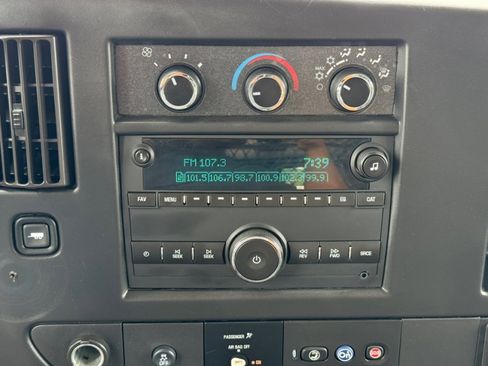 Used 2018 Chevrolet Express 2500 w/ Driver Convenience Package RWD image 12