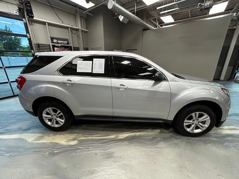 Used 2017 Chevrolet Equinox LS FWD image 23