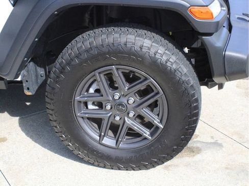 Used 2024 Jeep Wrangler Sport AWD/4WD image 37