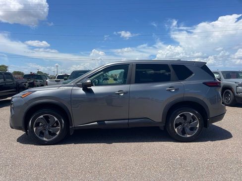 Certified 2024 Nissan Rogue SV FWD image 4