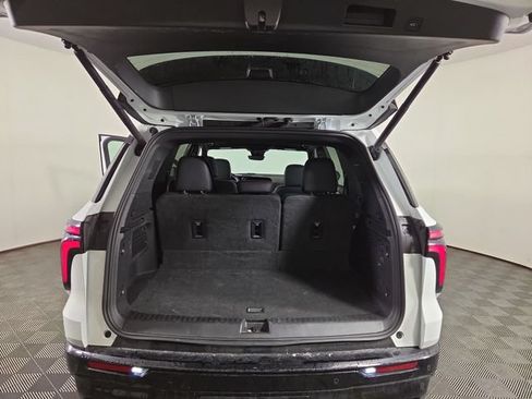 Used 2024 Chevrolet Traverse RS AWD/4WD image 35