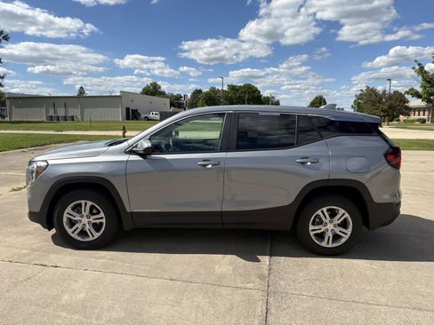 Used 2024 GMC Terrain SLE AWD/4WD image 20