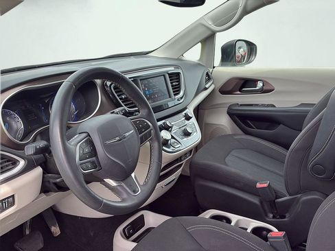 Used 2023 Chrysler Voyager LX FWD image 11