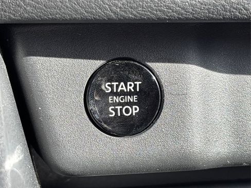 Used 2024 Nissan Rogue SL image 29