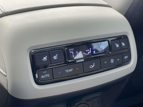 Used 2024 Hyundai Palisade Calligraphy image 12