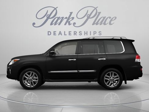 Used 2014 Lexus LX 570 4WD image 2