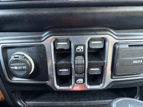 Used 2022 Jeep Wrangler Unlimited Sport image 29