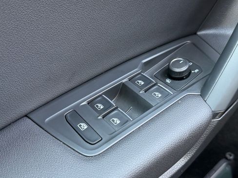 Used 2019 Volkswagen Tiguan SEL FWD image 21