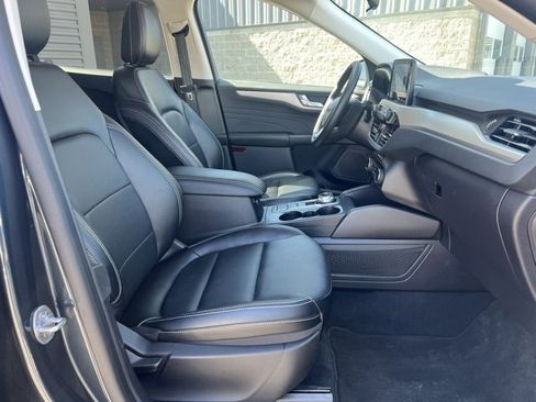 Used 2022 Ford Escape SEL image 11