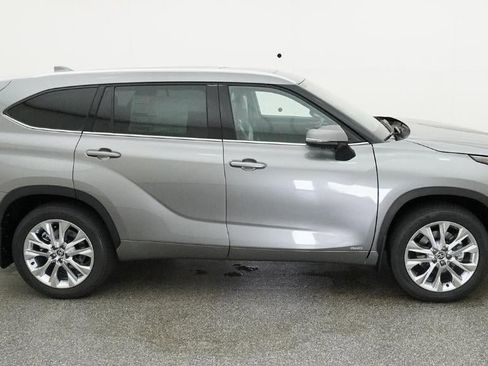 New 2026 Toyota Highlander Limited AWD/4WD image 11