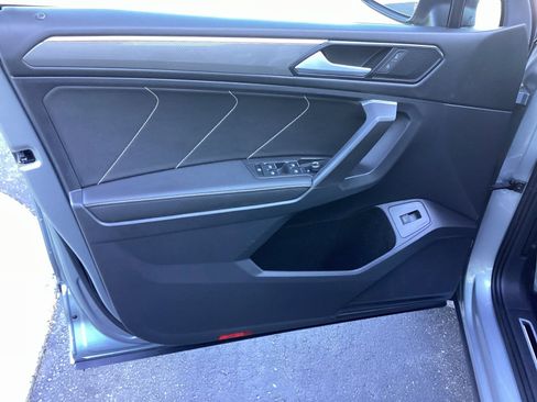 Used 2022 Volkswagen Tiguan SE R-Line image 24