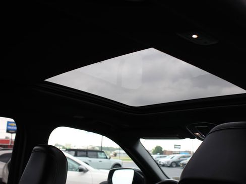 Used 2024 Jeep Grand Cherokee L Limited w/ Luxury Tech Group II image 28