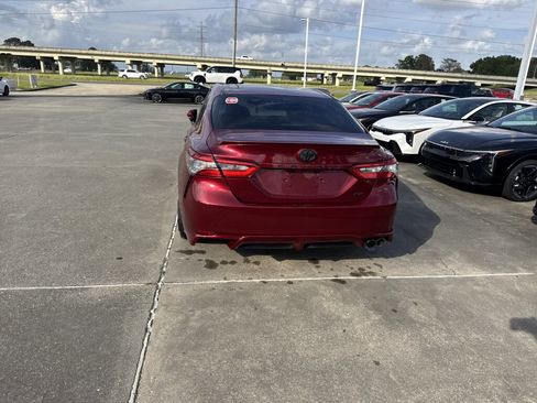 Used 2018 Toyota Camry SE w/ Convenience Package image 14