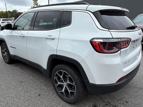 Used 2024 Jeep Compass Latitude AWD/4WD image 10