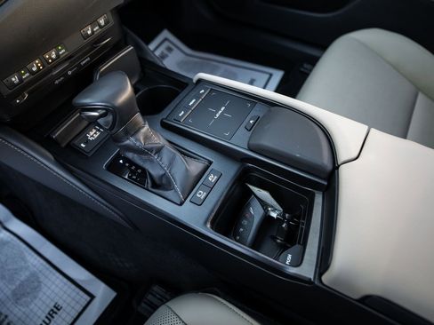 Used 2020 Lexus ES 300h w/ Premium Package image 18