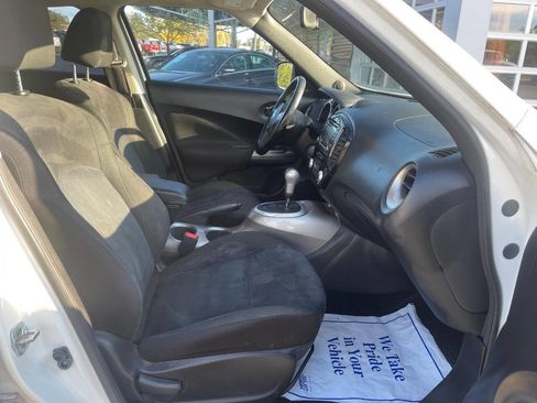 Used 2015 Nissan Juke SV w/ Cold Weather Package image 11