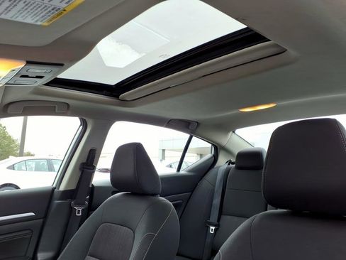 Used 2023 Nissan Altima 2.5 SV w/ SV Premium Package image 13