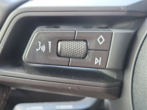 Used 2025 Porsche Cayenne image 38