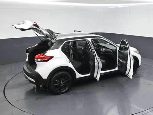 Used 2020 Nissan Kicks SR w/ SR Premium Package FWD image 57