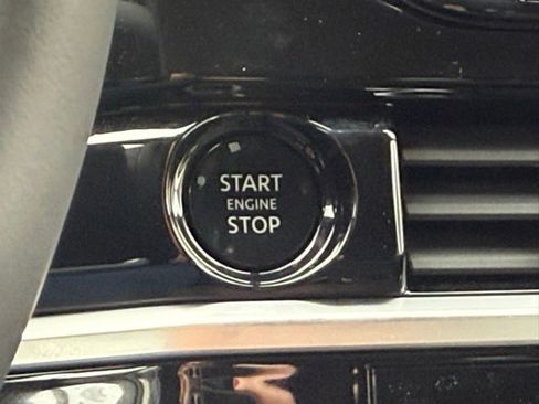 New 2025 Nissan Pathfinder SL w/ Black Appearance Package image 33