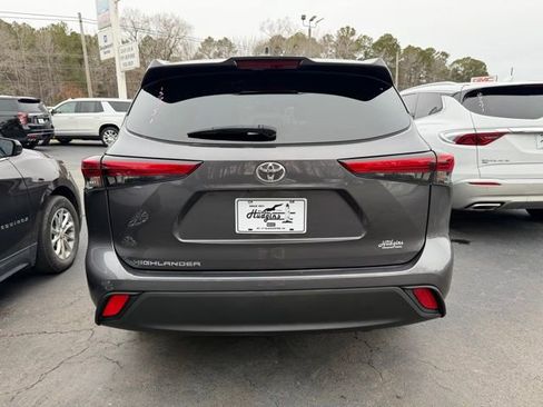Used 2021 Toyota Highlander L image 5