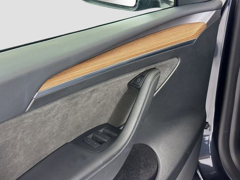 Used 2024 Tesla Model Y Long Range image 18