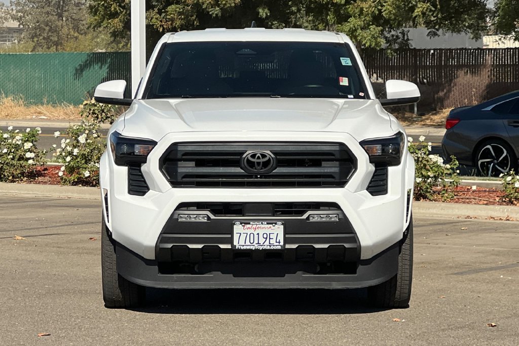 Certified 2025 Toyota Tacoma SR5 AWD/4WD image 11