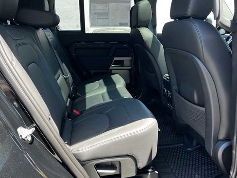 Used 2023 Land Rover Defender 130 SE image 12