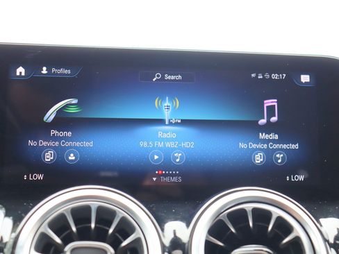 Used 2023 Mercedes-Benz GLB 250 4MATIC w/ Premium Package image 24