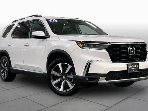 Used 2023 Honda Pilot Touring image 3