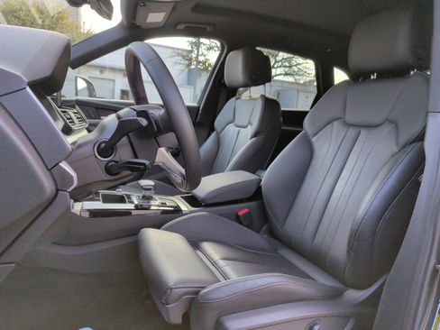 Certified 2025 Audi Q5 2.0T Premium w/ Convenience Plus Package image 16