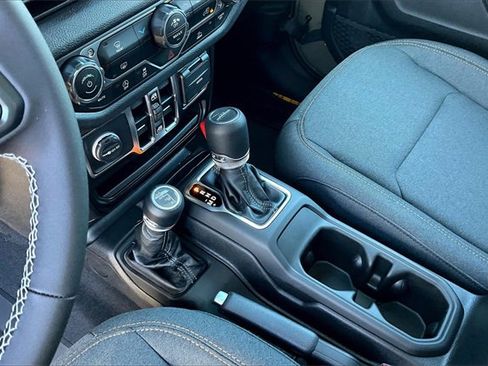 New 2025 Jeep Gladiator Sport image 8