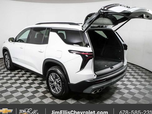 Certified 2025 Chevrolet Traverse LT image 35