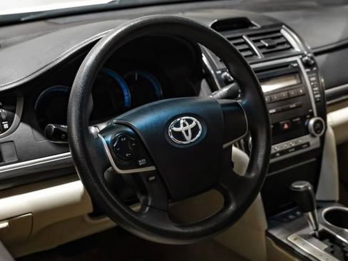 Used 2012 Toyota Camry LE FWD image 19