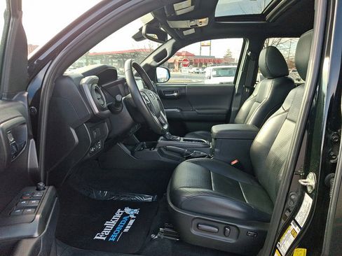 Used 2020 Toyota Tacoma TRD Sport image 13
