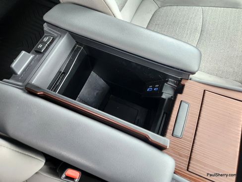 Used 2024 Toyota Sienna LE image 33