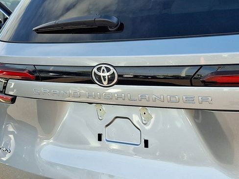 Certified 2025 Toyota Grand Highlander XLE image 29